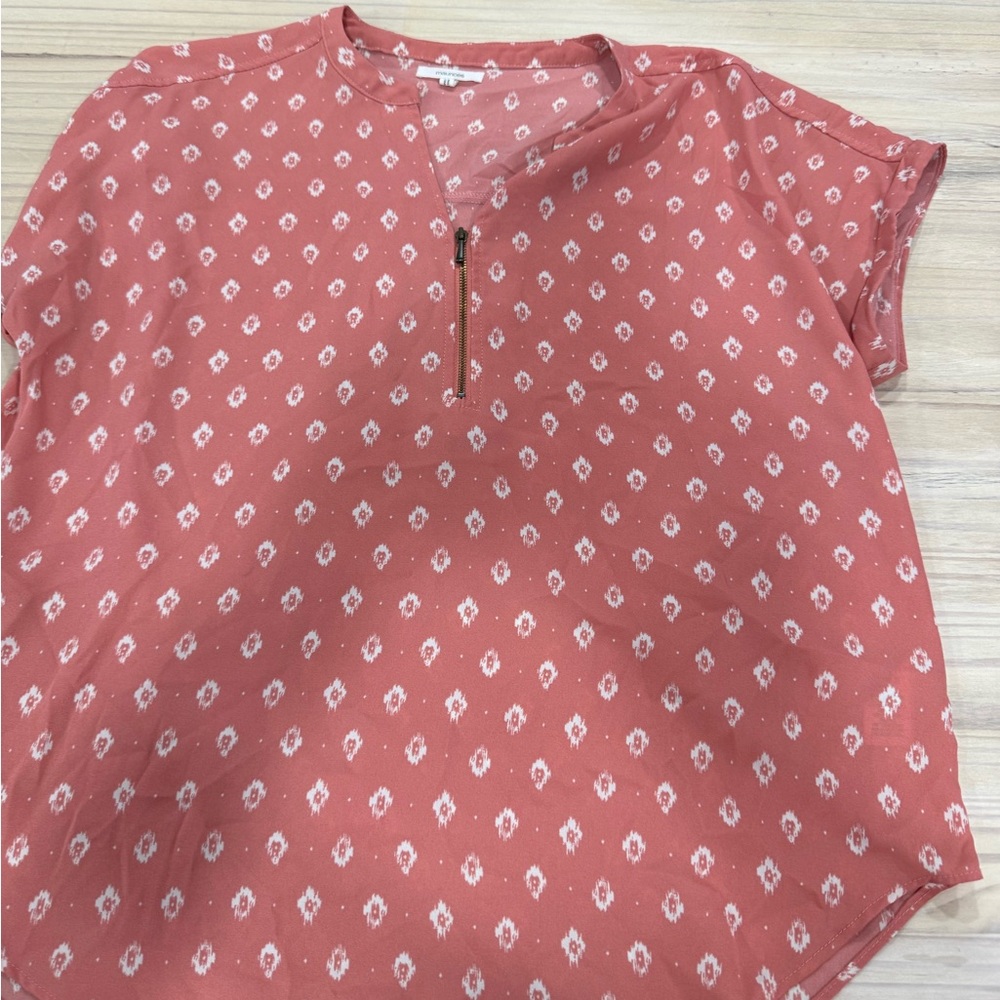 Maurices Coral Short Sleeve Zip-Notch Blouse with White Print